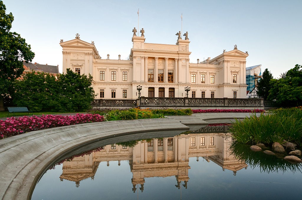 1024px-Universitetshuset_i_lund
