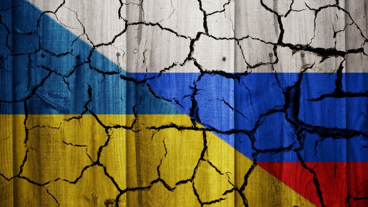 RU-Ukr-flags-war