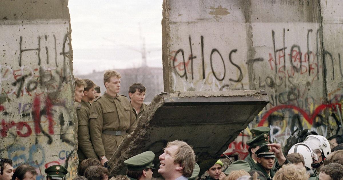 berlin-wall-fall