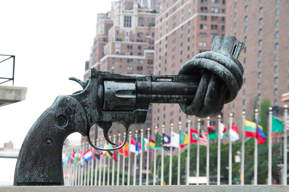 gun-un-from-chcago-outdoor-sculpture-blog