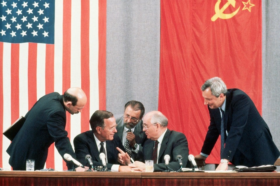 the-cold-war-russia-america