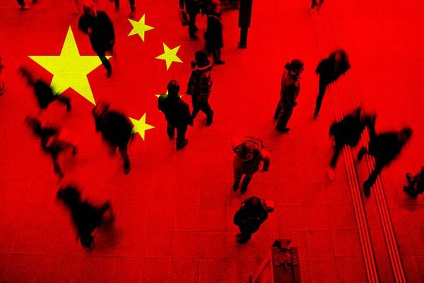 thediplomat-china-flag-crowd