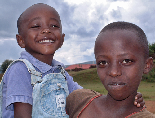 Two boysin the farmer's family in Muramvia - Burundi © 2007 Jan Oberg, TFF