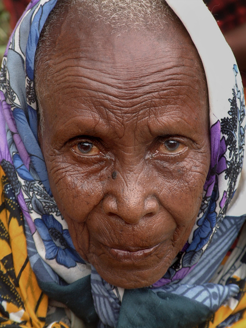 Muramvia lady - Portrait # 1. Muramvia - Burundi © 2007 Jan Oberg, TFF