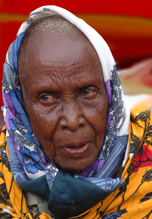 Muramvia lady - Portrait # 4 Muramvia, Burundi © 2007 Jan Oberg, TFF