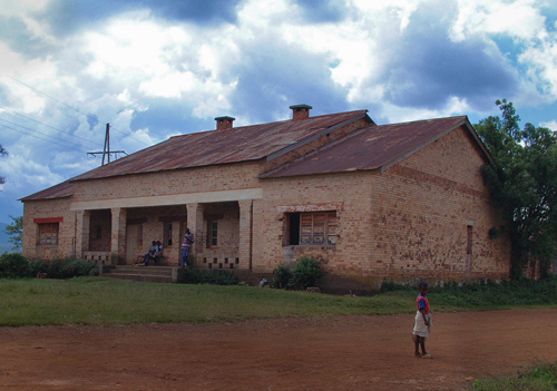 The house of the last king, now used by the military- Muramvia, Burundi © 2007 Jan Oberg, TFF