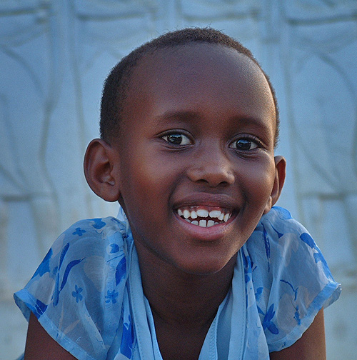 "Hope & Joy in Blue". Bujumbura, Burundi © 2006 Jan Oberg, TFF