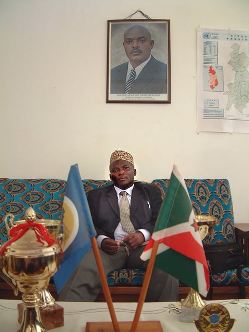 Mr. Selemani Mossi, Governor of Gitega, in his office. Burundi © 2006 Jan Oberg, TFF