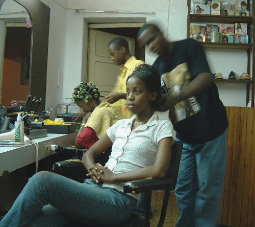 Beauty parlour "Grace" in Bujumbura, Burundi © 2003 Jan Oberg