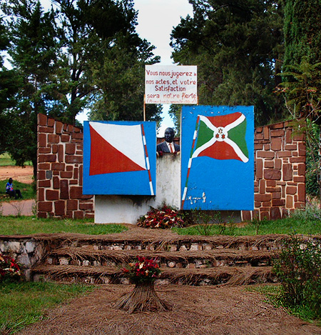 National monument in the heart of Gitega. Burundi © 2006 Jan Oberg, TFF