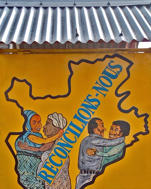 "Reconciliate" Street Art. Bujumbura © 2006 Jan Oberg, TFF