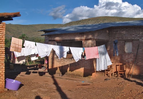 One of dozens of new homes for the disadvantaged in Maison Shalom's housing scheme, Ruyigi, Burundi © 2006 Jan Oberg, TFF