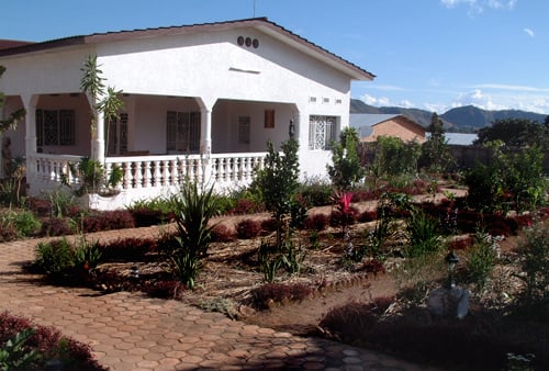 House of Peace - An oasis of beauty, humanity and compassion thanks to Maggy's vision and leadership - Ruyigi, Burundi © 2006 Jan Oberg, TFF